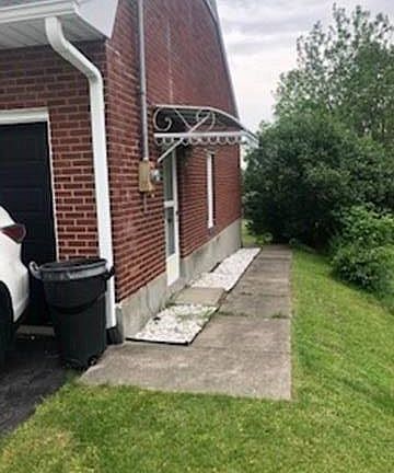 5th image of 922 Irving Ave