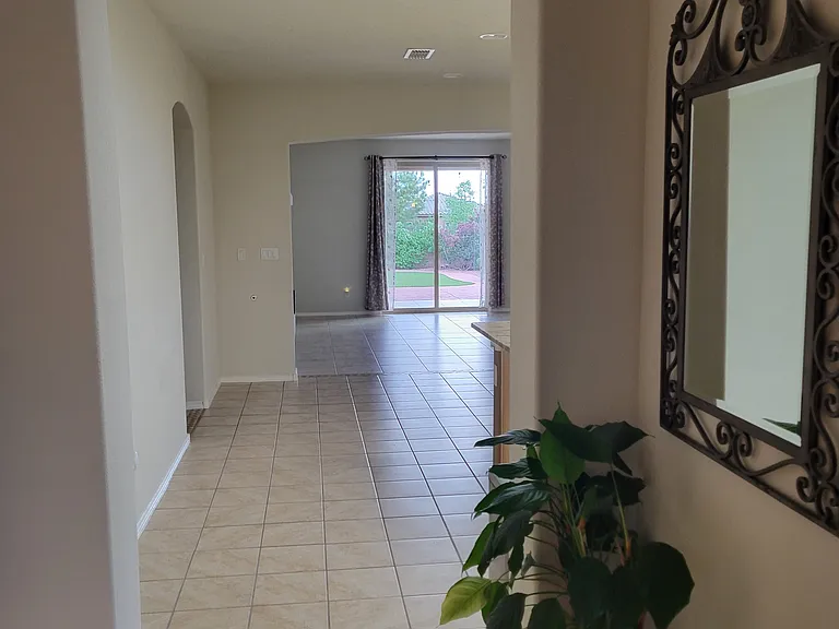 4680 Hojas Verdes — Photo 6