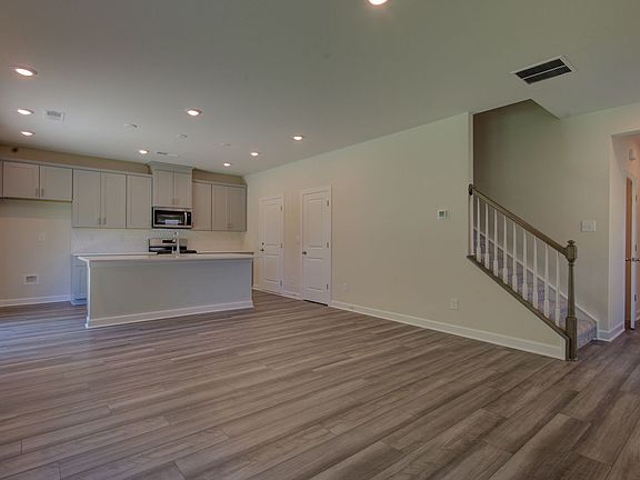 5th image of 105 Johns Cardinal Dr