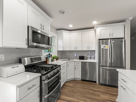 3rd image of 3005 Scenicwood Ln