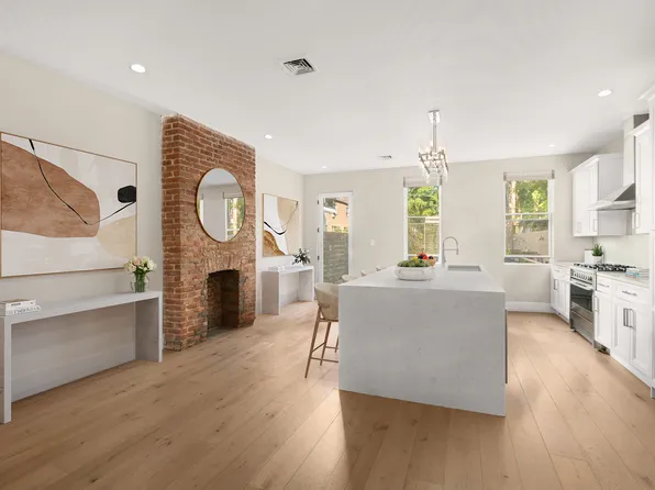 139 Rochester Avenue image 2 of 16