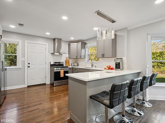 5th image of 6741 N Le Mai Ave