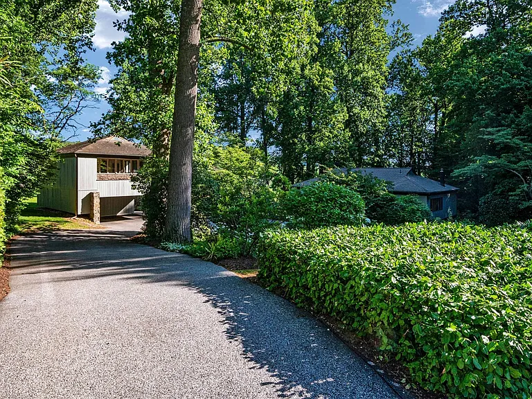 8 Ansari Ct — Photo 11
