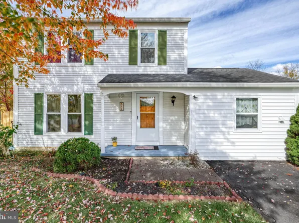 16 Bayberry Dr, Mechanicsburg, PA 17050