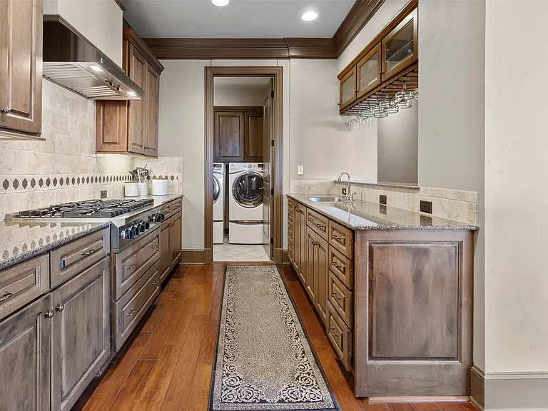 501 Samuels Ave #230 — Photo 9