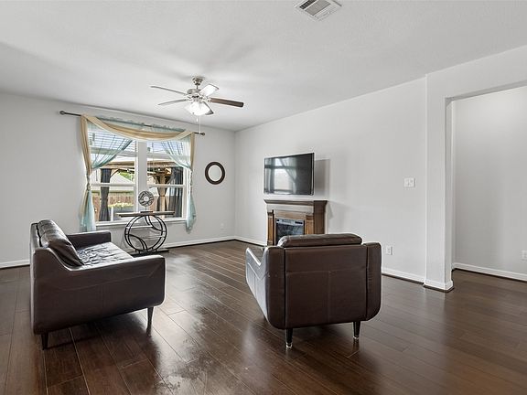 4th image of 3908 Crater Cir