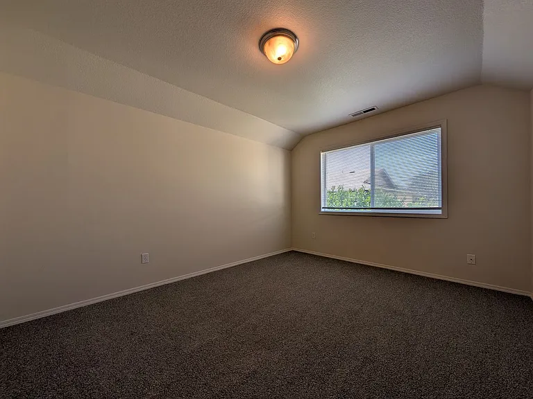 686 Oakdale Ave — Photo 20