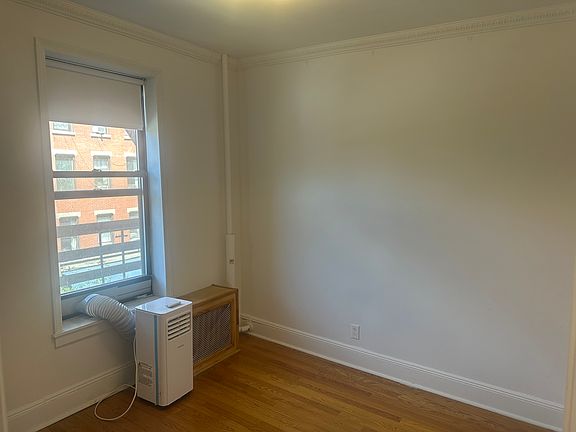 4th image of 400 E 12th St APT 4