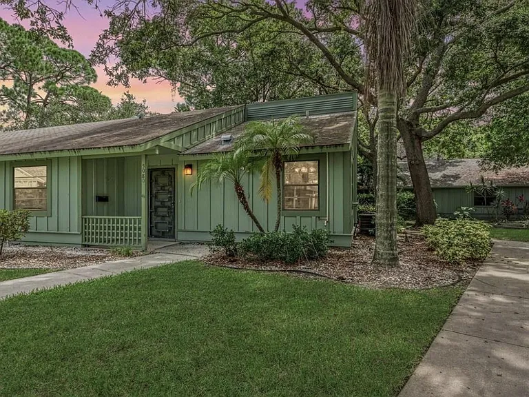 5080 Barrington Cir — Photo 1