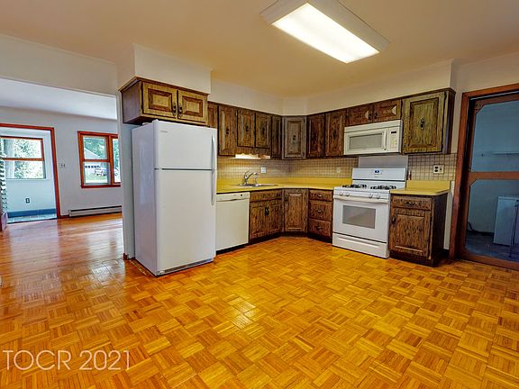 5th image of 33 Windermere Ave