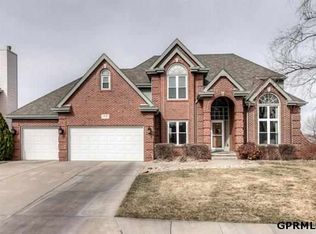 919 Killarney Dr, Papillion, NE 68046
