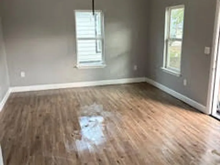 809 S Travis Ave — Photo 3