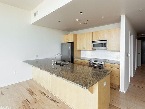 5th image of 300 3rd St #725