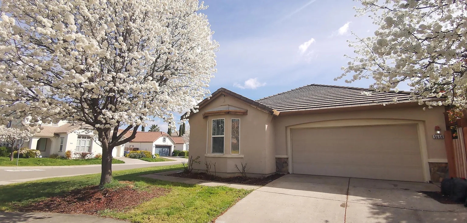 5654 Tres Piezas Dr photo 1