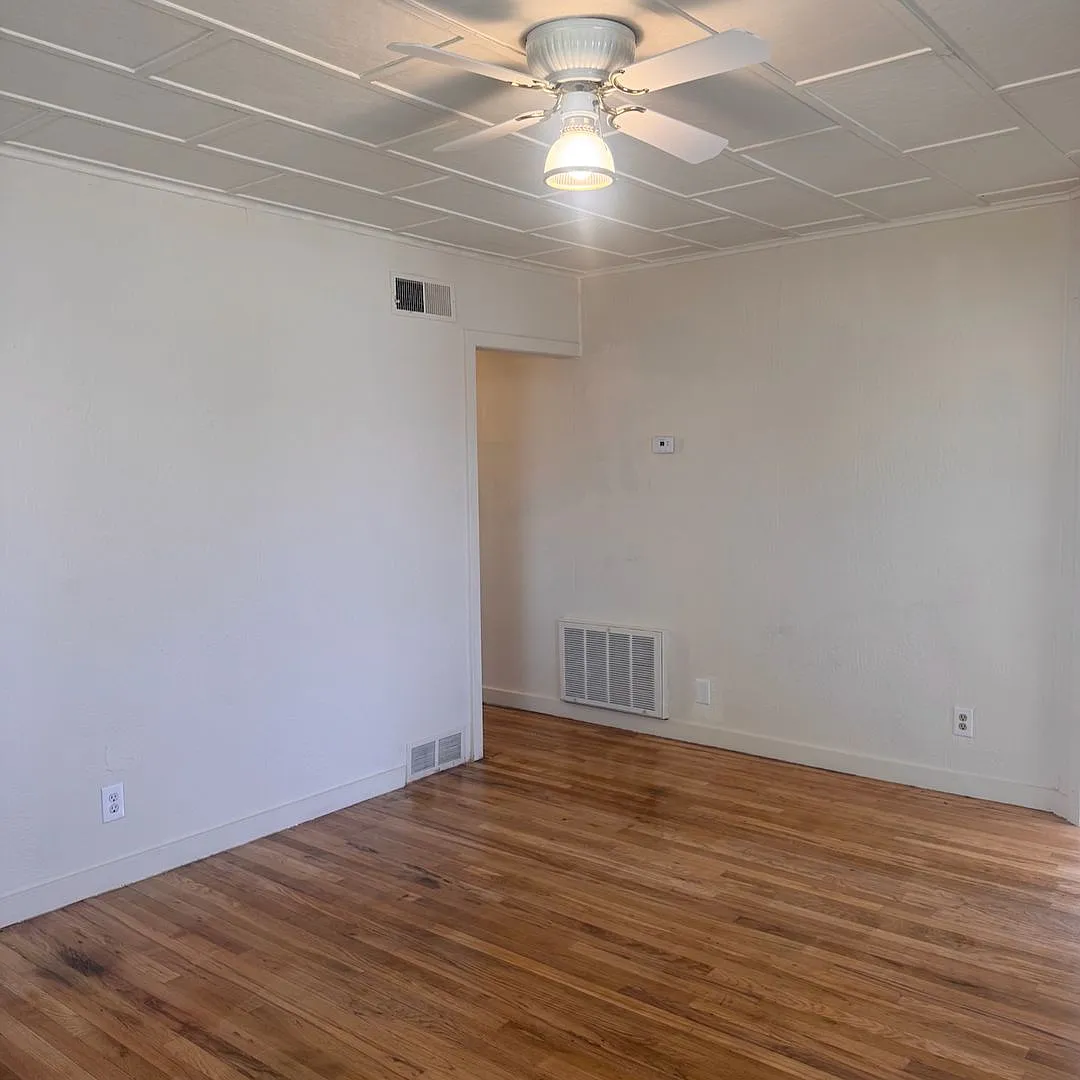 Building Photo - 700 6th St