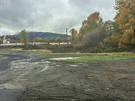 3rd image of 4553 Old Highway 99 S