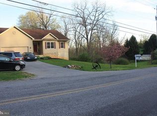 3990 N Rohrbaugh Rd, Seven Valleys, PA 17360