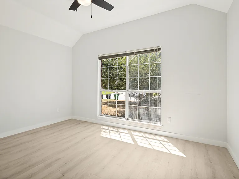 2112 Carriage Hl — Photo 9