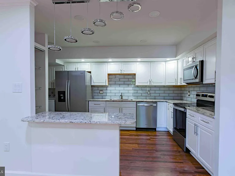 1 Stonehenge Cir #2 — Photo 16
