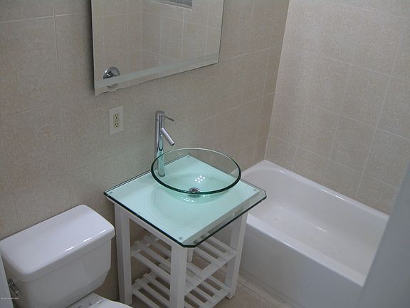 5th image of 211 Pierce Ave #0