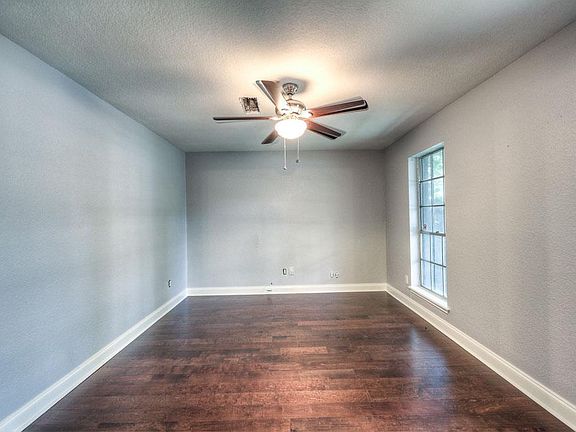 3rd image of 15702 Australia St