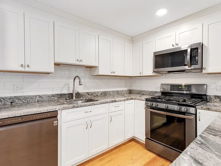 89-91 Williams St #89-91 — Photo 11