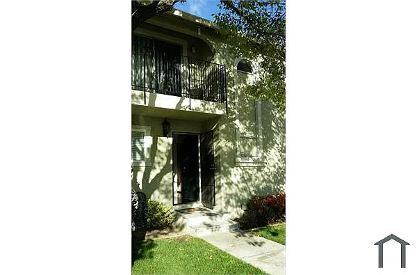 4 Meadowbrook Ave photo 1