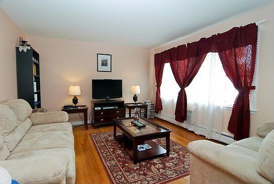 2nd image of 6972 N Ashland Blvd APT 2R