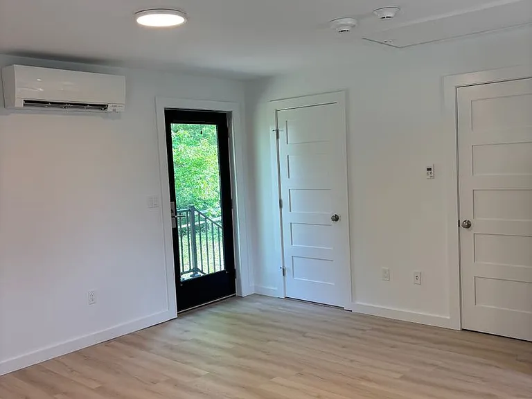 200 Laurel St — Photo 5