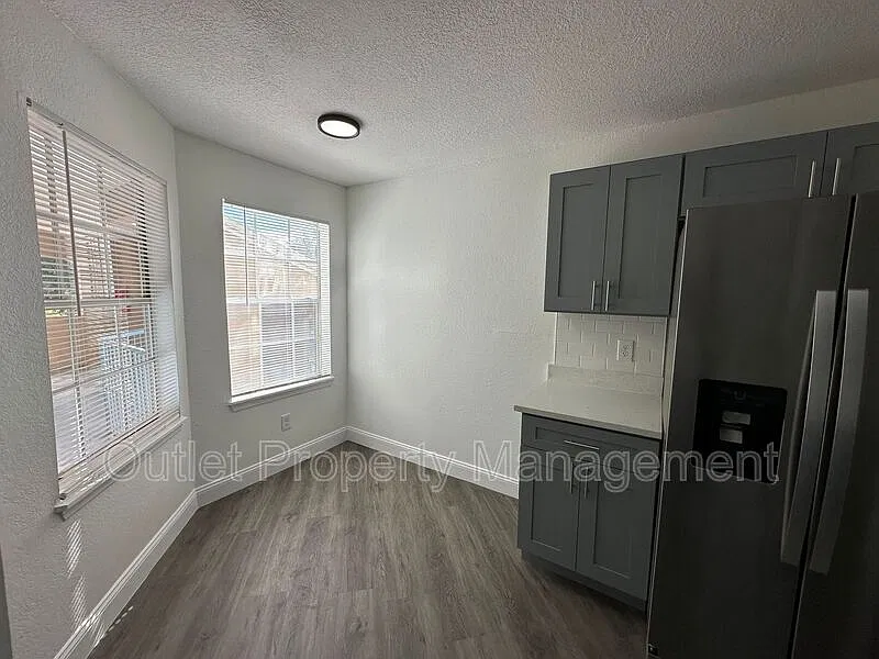 3 bed, 2.0 bath, 1466 sqft, $2,125 — Photo 4