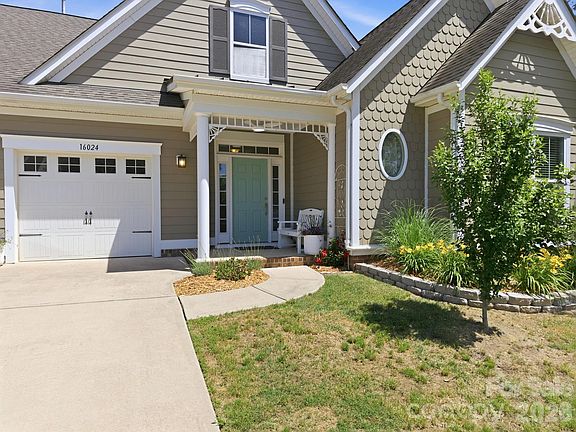 5th image of 16024 Oxford Glenn Dr