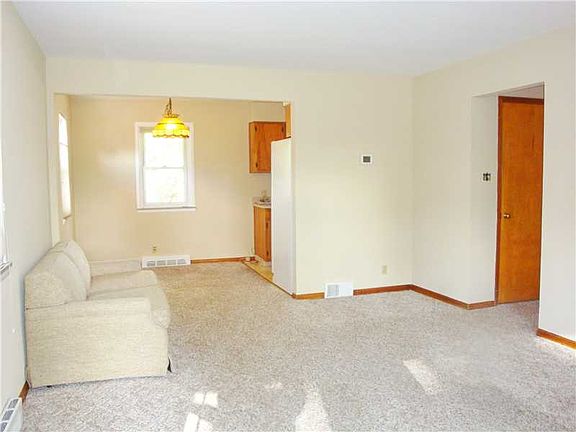 4th image of 2117 N Auburn St