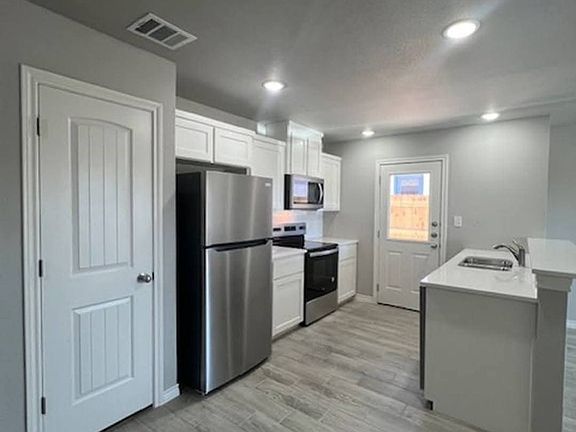 3rd image of 2108 Saulsbury Dr #A