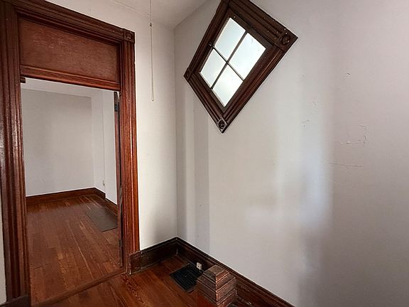 4th image of 3220 Bishop St APT 2