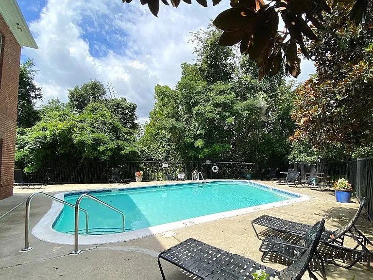 280 Riverbend Dr #2D — Photo 15