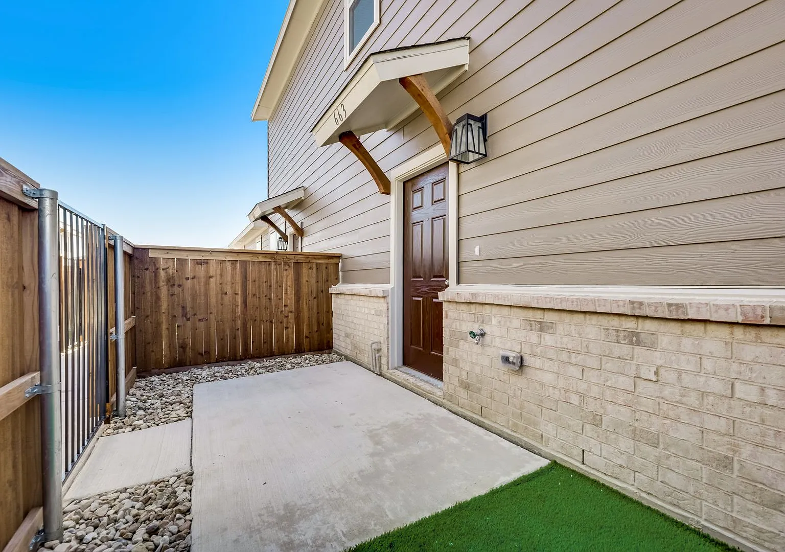 Available Now! Gorgeous 2 Bedroom 2 Bath Four Plex Located In Midlothian Isd! — Photo 3