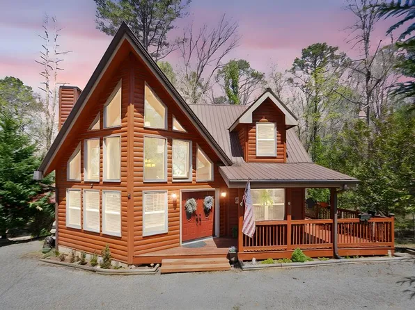 1466 Newport Dr, Ellijay, GA 30540