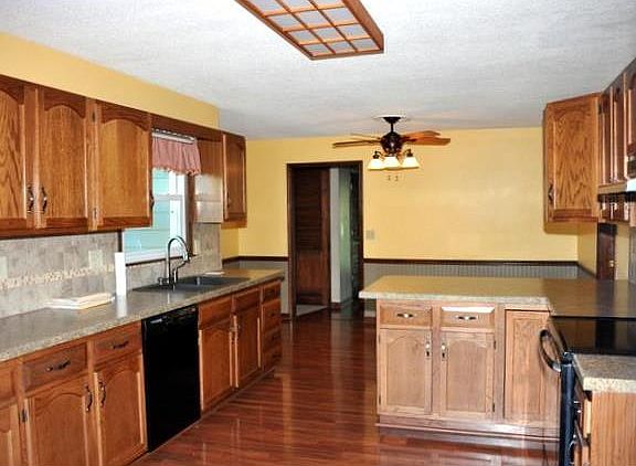 5th image of 8960 W 255th St