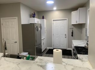 10 Smith St #4, Lowell, MA 01851