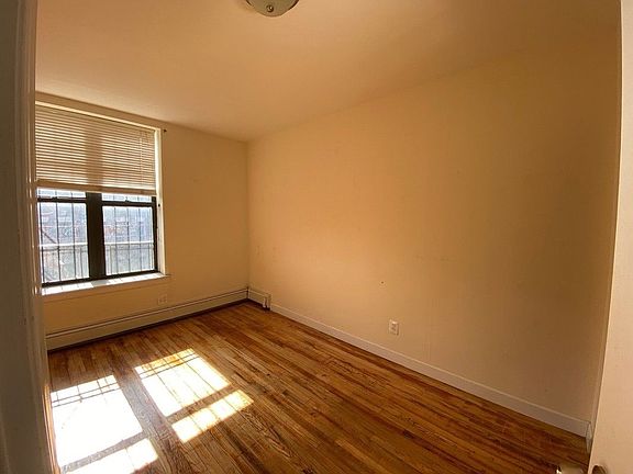 3rd image of 1273 Pacific St APT 5E