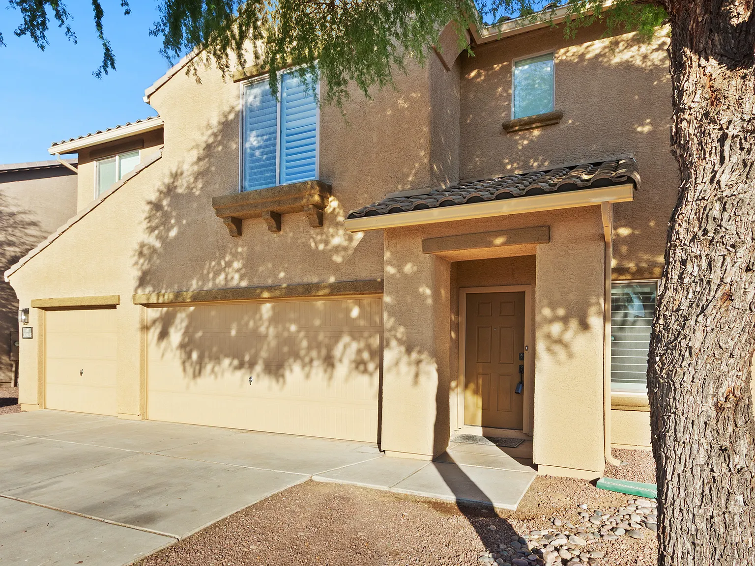 4 bed, 3184 sqft, $2,150 — Photo 2