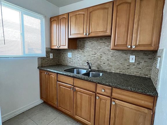 3rd image of 1631 1/2 W 81st St #10445580