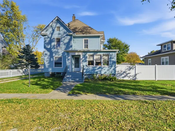 208 N Jackson St, Flanagan, IL 61740