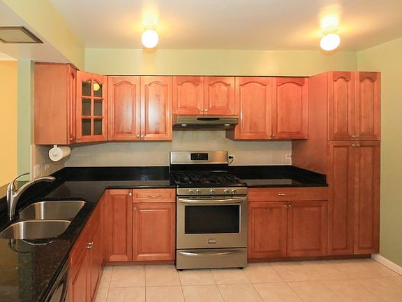 3rd image of 1092 E Randville Dr