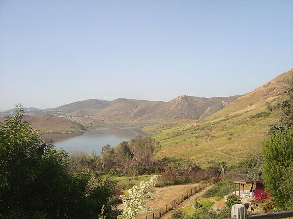 Lomas Serenas community walking distance to Lake Hodges