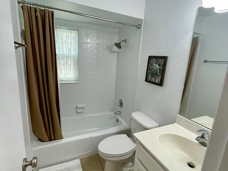 208 Hillsboro St — Photo 33