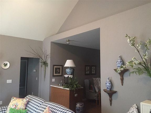 4th image of 671/673 Appleridge Dr