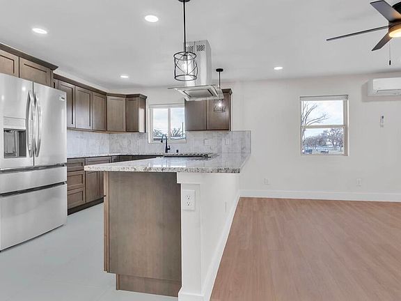3rd image of 1144 Buena Vista Dr SE