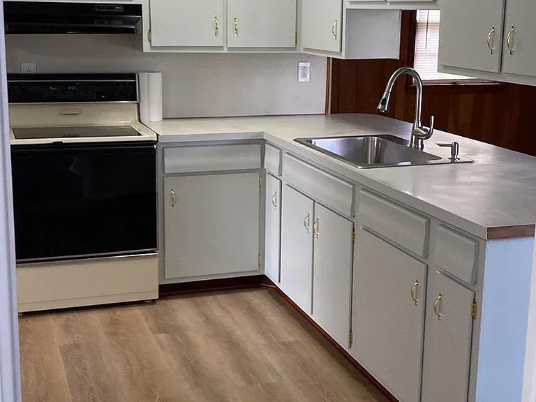 3113 Pomeroy Dr — Photo 2
