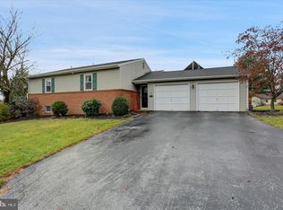26 Pinetree Dr, Mechanicsburg, PA 17055